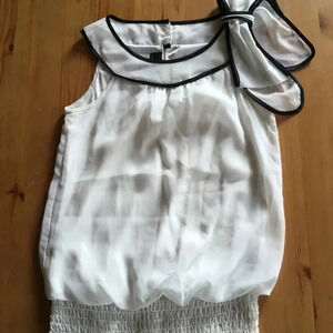5/$25 Bow Detail Top